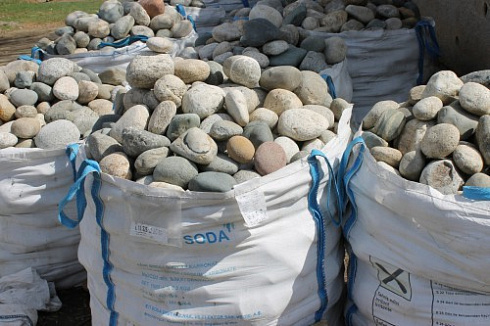 Kamenclub.ru: Речной валун (Ассорти) фр.100-300 мм.  купить в Мариуполе галечник серый, темно-серый, светло-серый речная галька крупных размеров 4200 руб/т   фото КАМЕНЬ КЛУБ