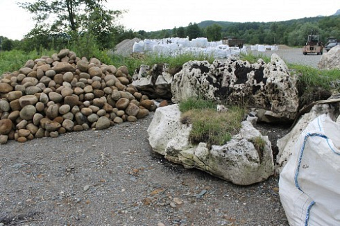 Kamenclub.ru: Песчаник ядра, фр. 100-300 мм  купить в Мариуполе песчаник бежевый серый рыжий речная галька 5 000 руб/т   фото КАМЕНЬ КЛУБ