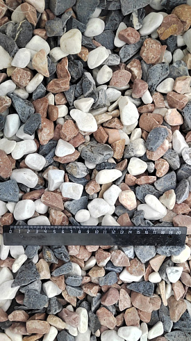 Kamenclub.ru: Мраморная крошка (щебень галтованный микс:белый-зеленый-розовый) фр.20-40 мм.  купить в Мариуполе мрамор белый, зеленый, розовый мрамор декоративный (галтовка) 15500 руб/т   фото КАМЕНЬ КЛУБ