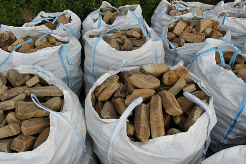 Kamenclub.ru: Песчаник для строительства и кладки блочный (фр 100-200 мм)  купить в Мариуполе песчаник бежевый серый рыжий валун мелкий для строительства песчаник 6500 руб/т   фото КАМЕНЬ КЛУБ