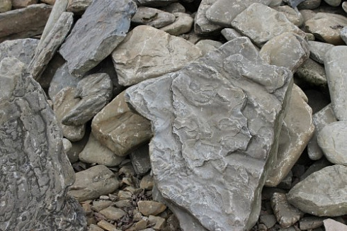 Kamenclub.ru: Песчаник декоративный ландшафтный (фр. 300-500 мм)  купить в Мариуполе песчаник желтый рыжий серый зеленый валун речной окатанный природный песчаника 4 500 руб/т   фото КАМЕНЬ КЛУБ